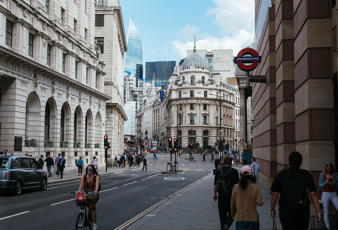 Finance Wants Its Workers Back In The Office. But Those Workers Aren't Keen