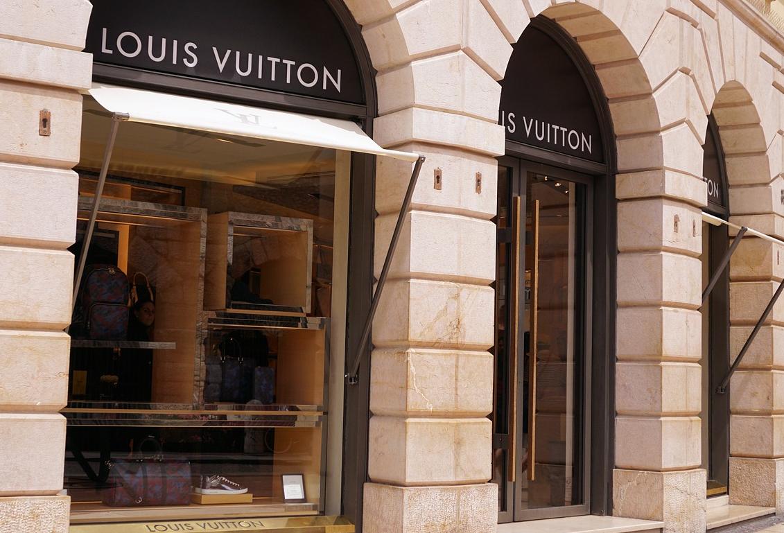 The Metaverse, Virtual Worlds And The Future Of The Flagship Store