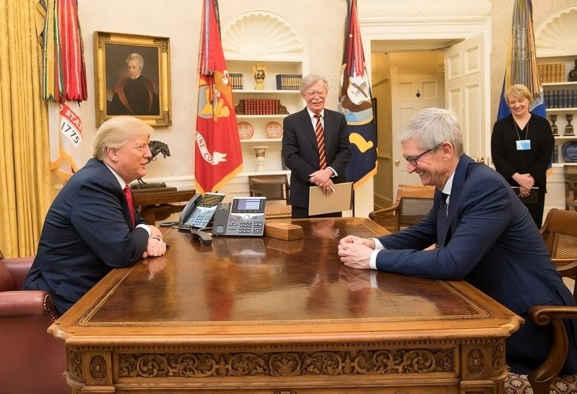 Donald Trump Tim Cook April 2018