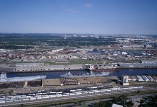 https://commons.wikimedia.org/wiki/File:Houston_Industrial_panorama_and_Port_of_Houston,_Texas_LCCN2011630961.tif