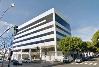 Fiexible workspace provider Knotel has signed a lease with Douglas Emmett to occupy office space at 429 Santa Monica Blvd. in Santa Monica.