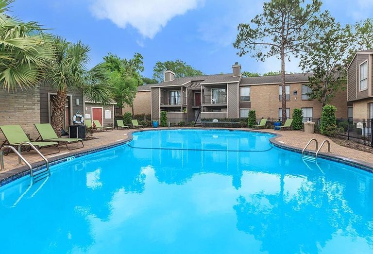 The Estates at Westchase, one of the four multifamily complexes financed in the acquisition deal.