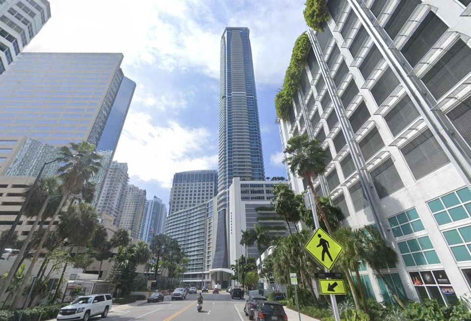 Panorama Tower 1100 Brickell Bay Drive Miami Florida East Coast Realty Hollo