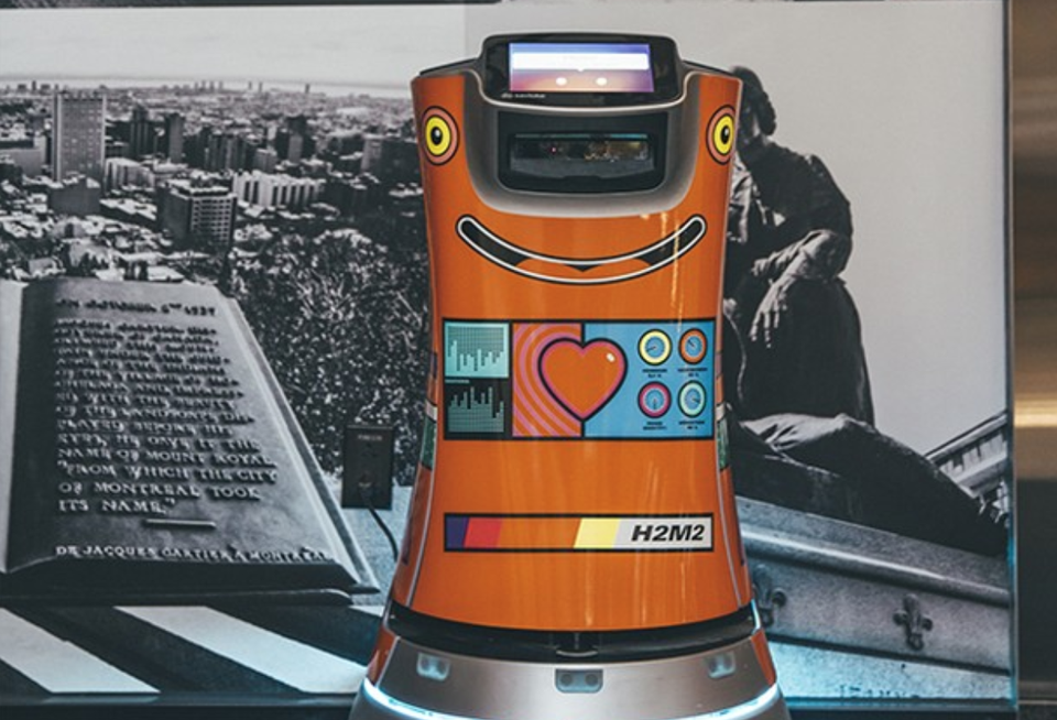 Hôtel Monville's H2M2 delivery service robot