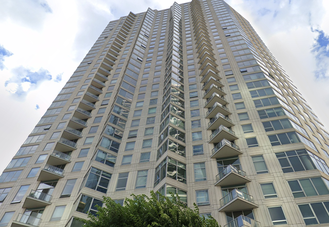 West Loop Apartment Tower Sells For $151M