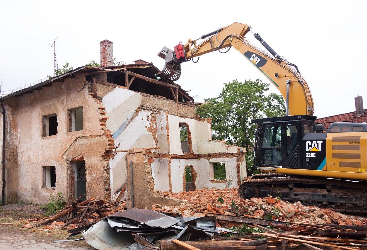 Heavy machinery tears down a house. Demolition is a cheaper way to tear down a building, but it wastes far more carbon than deconstruction.