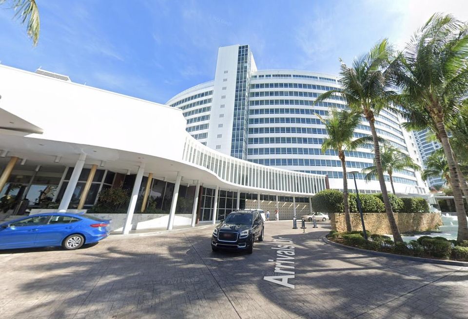 Fontainebleau Miami Beach 4441 Collins Ave Jeffrey Soffer