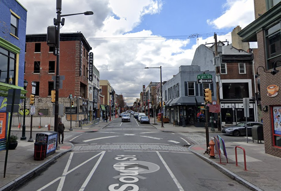 The intersection facing west on South Street and 4th Street in Philadelphia, Pennsylvania.
