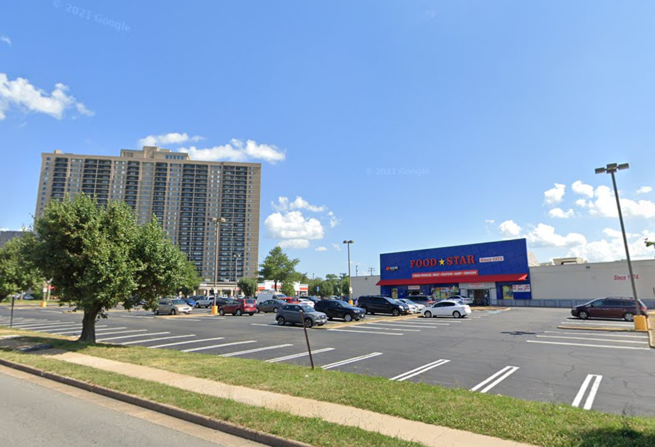 A property with more than 24 floors sits behind a Food Star with a parking lot fronting Leesburg Pike
