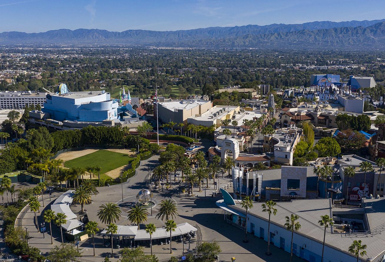 LA County Supervisors Propose Higher Minimum Wage For Hotel, Theme Park Workers