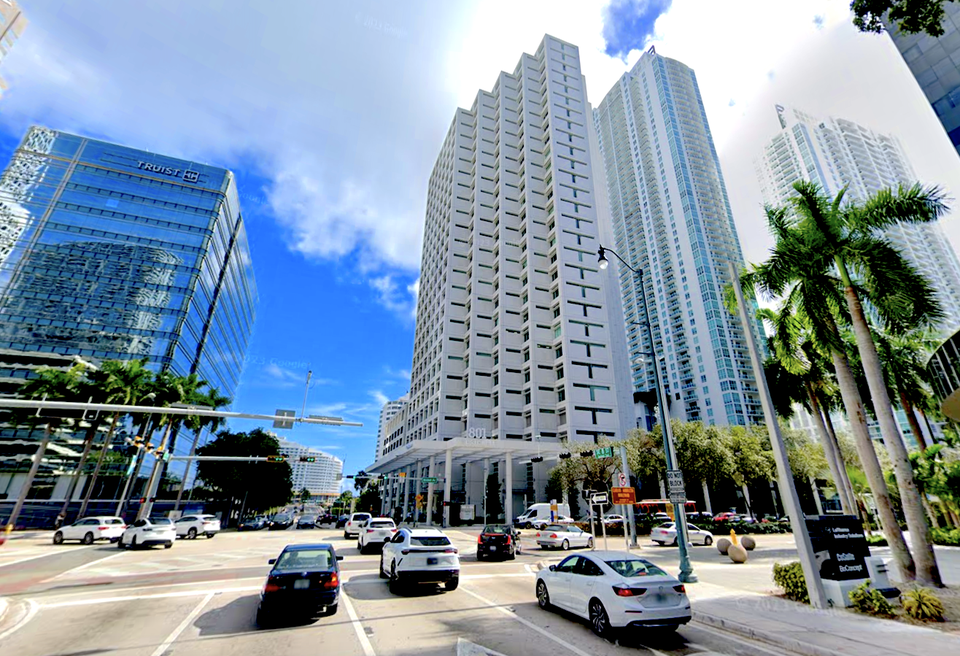 801 Brickell Ave Miami Nuveen Monarch Alternative Capital Tourmaline Capital Partners