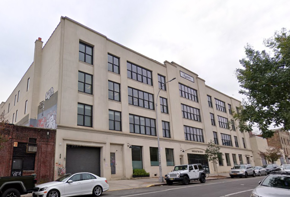 1000 Dean St. in Crown Heights, which houses coworking brand Industrious among its tenants, sold for a cut price sum this week.