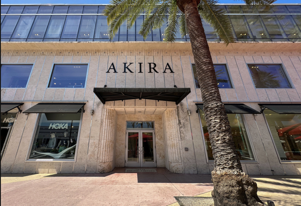 Akira Leases With Comras Company's Miami Beach 701 Lincoln Road