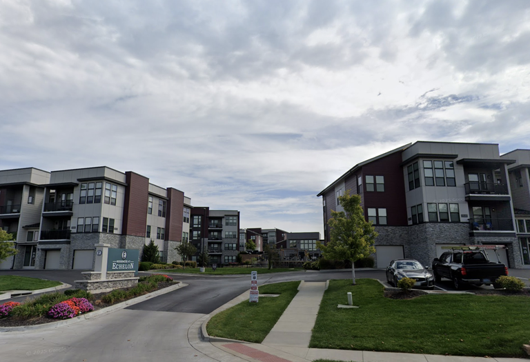Varia US' Residences at Echelon Apartments in Missouri
