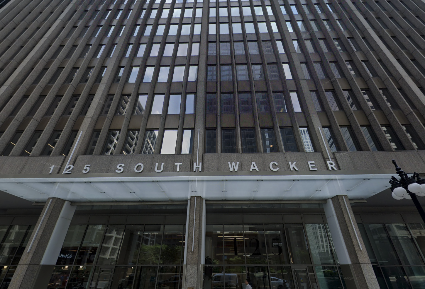 Menashe Properties Scoops Up 125 S. Wacker: The Chicago Deal Sheet