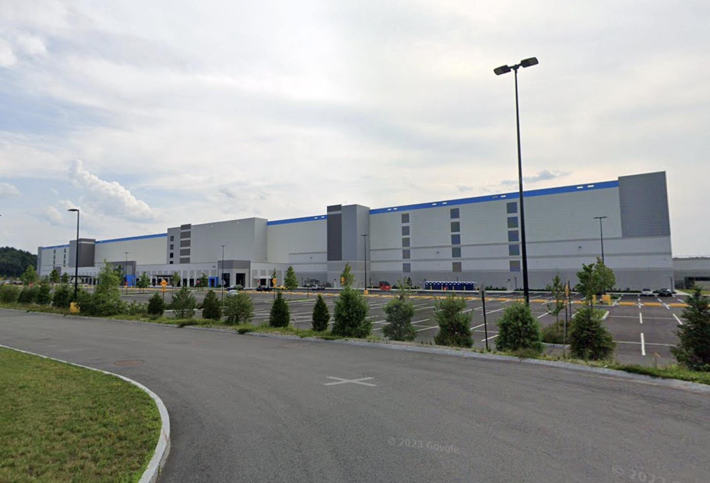 Amazon's 3.3M SF warehouse in North Andover.