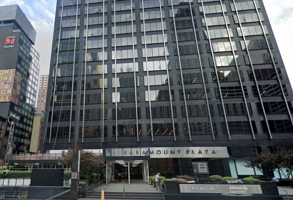 Paramount Plaza
