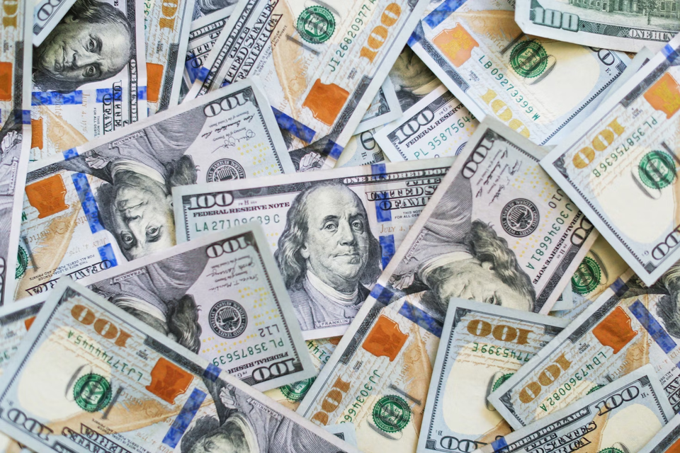 100 dollar bills