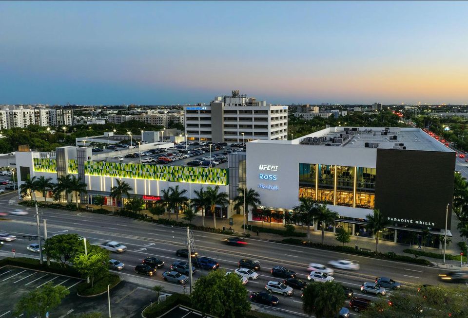 Doral Square Retail  8700 SN 36th St.