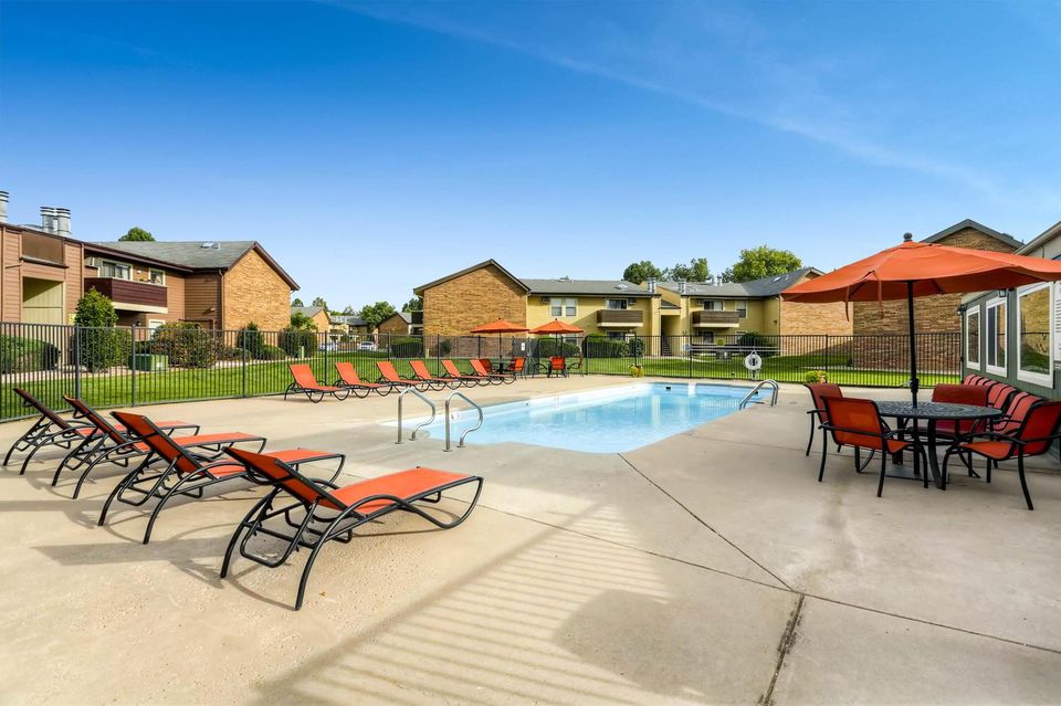 CBRE recently completed the sale of a 235-unit apartment community in Denver.