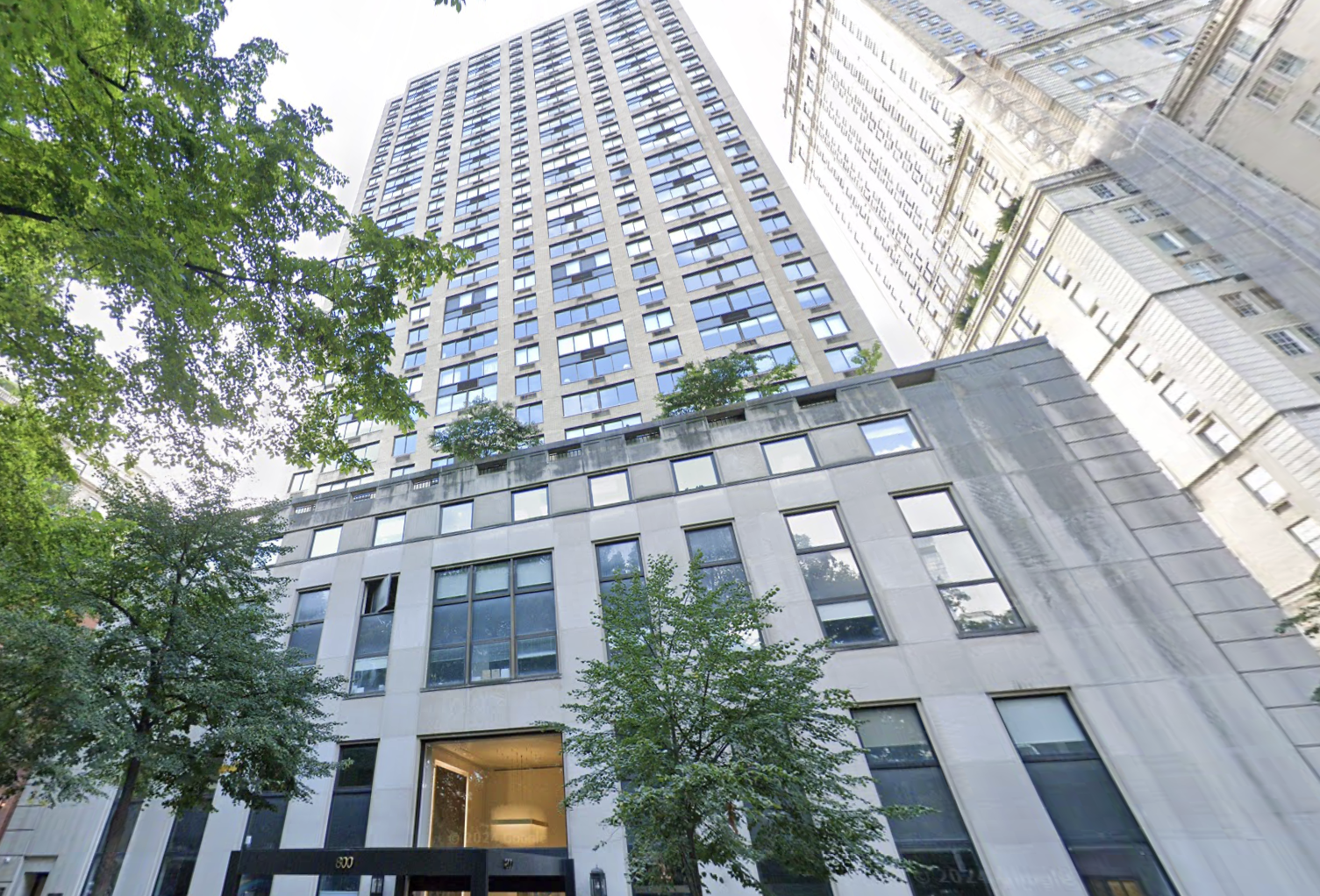 800 Fifth Ave., which is reportedly in contract to change hands for $800M. The sellers, Spitzer Enterprises and the Winter Org., were reportedly looking for around $1B when they marketed the sale earlier this year.