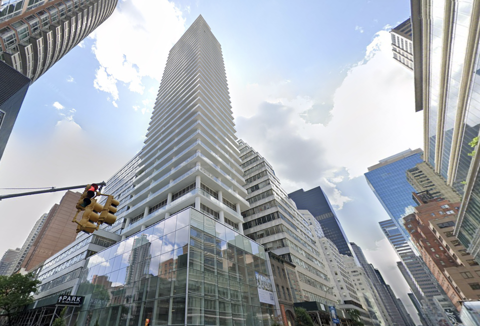 Premier Equities is the new owner of the luxury condo tower at 200 E. 59th St., shelling out $31.3M in the acquisition.