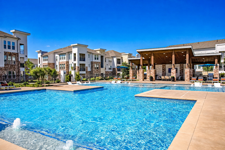 The Ovilla’s pool deck.