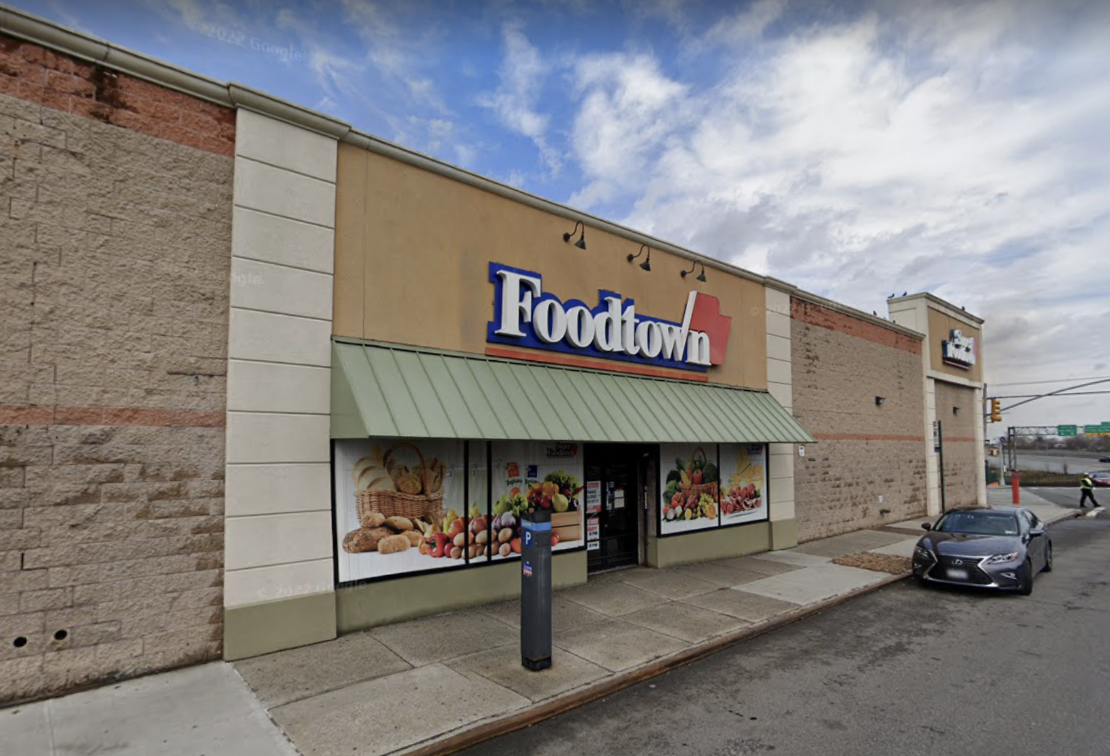 The Super Foodtown of Throgs Neck, where a proposed 339-unit mixed-income housing development will be built if developers get approval for rezoning.