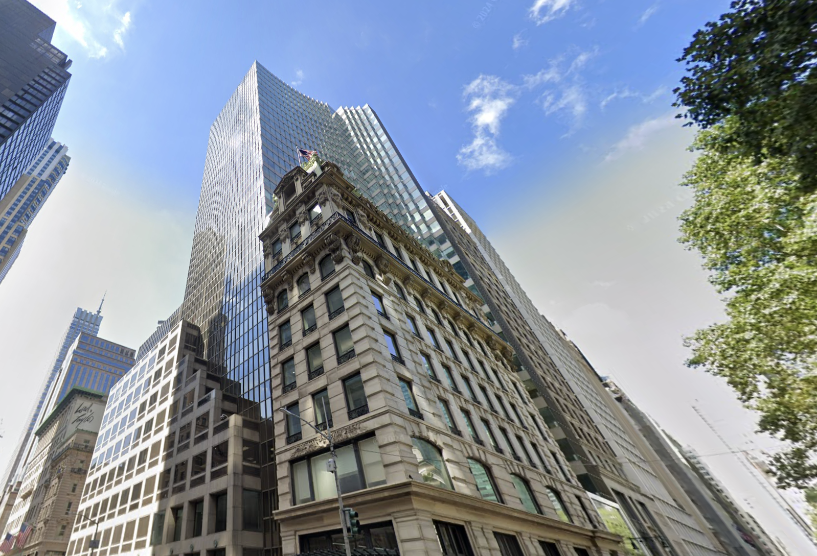 452 Fifth Ave., where Amazon is reportedly in talks to take over the entirety of HSBC's space when the bank moves to The Spiral next spring.