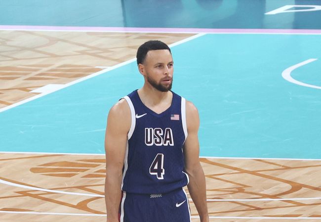 Stephen Curry Sells Planned HQ Site Near Warriors' Arena