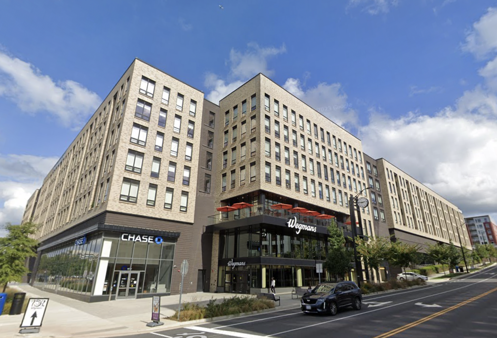 Brookfield Sells Wegmans-Anchored Reston Apartments For $133M