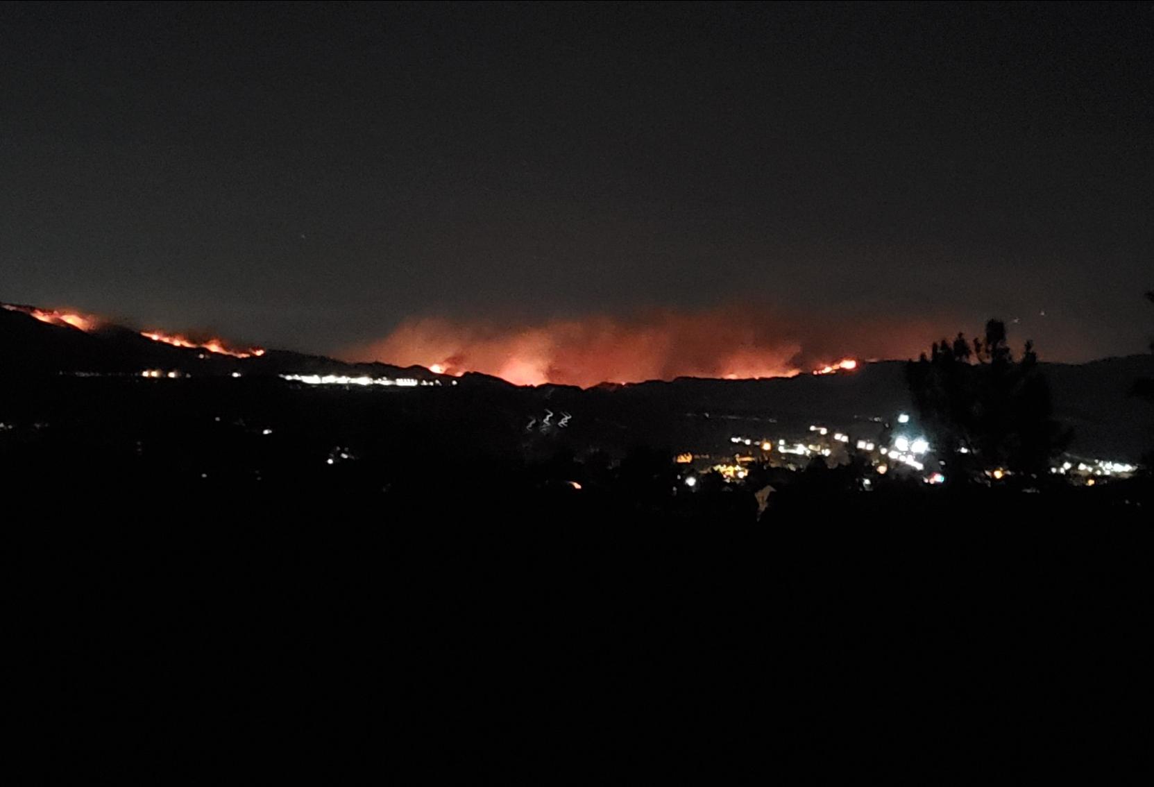 A view of the Saddleridge Fire from Santa Clarita 