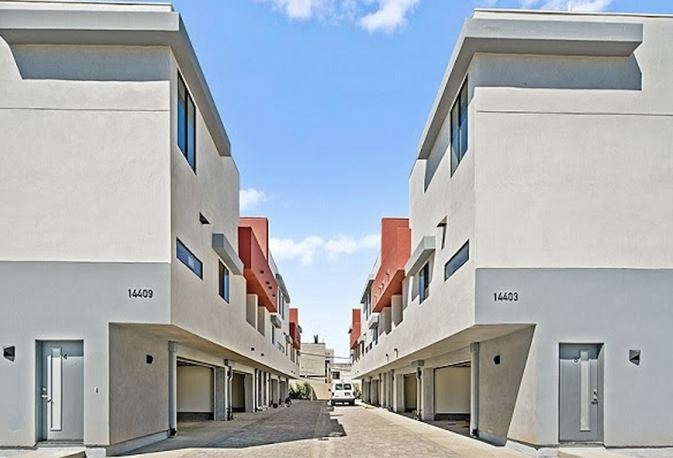 Apartment at 14403-14409 Tiara St. in Van Nuys