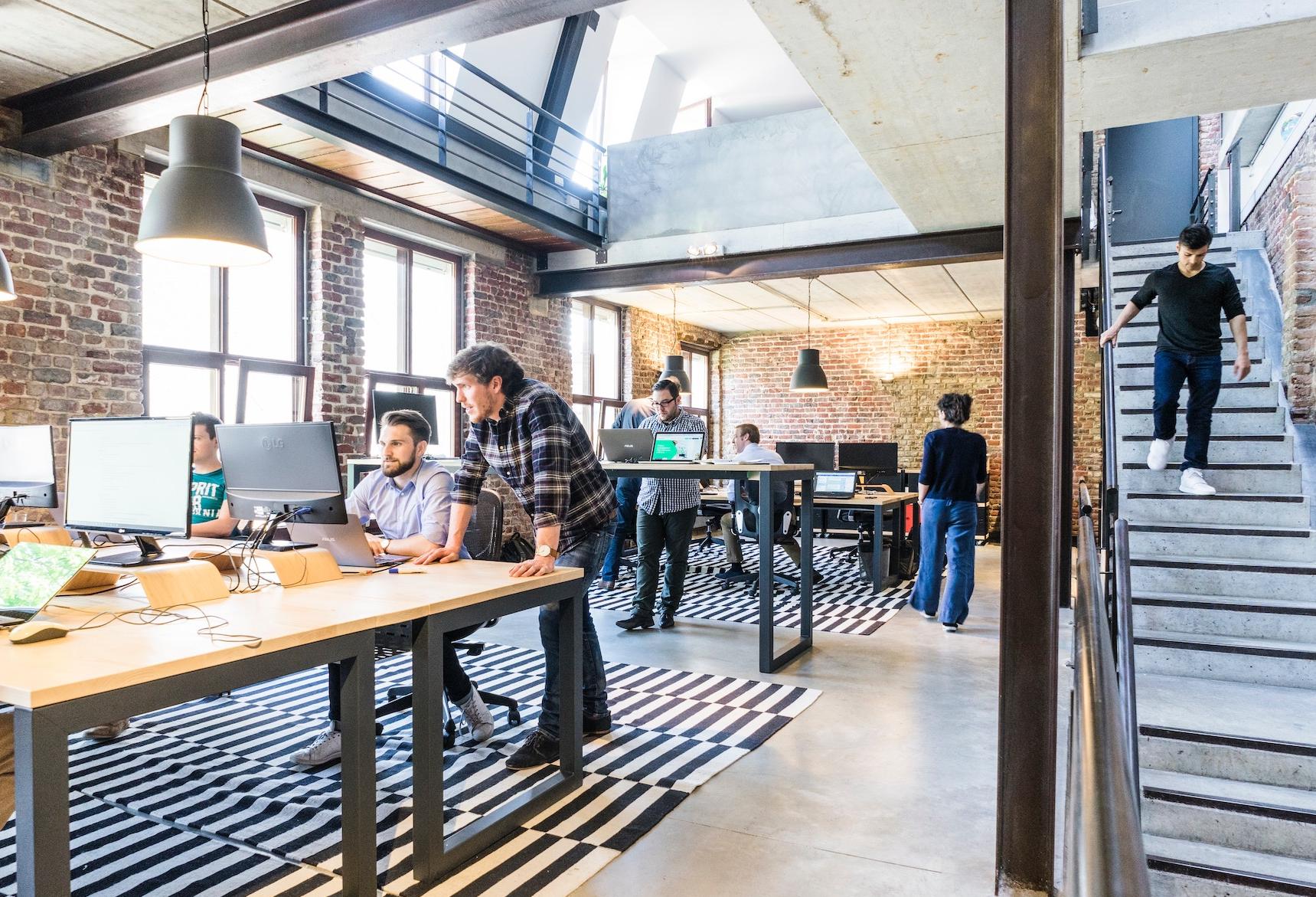 Hybrid Work Flexible Office Hot Desking