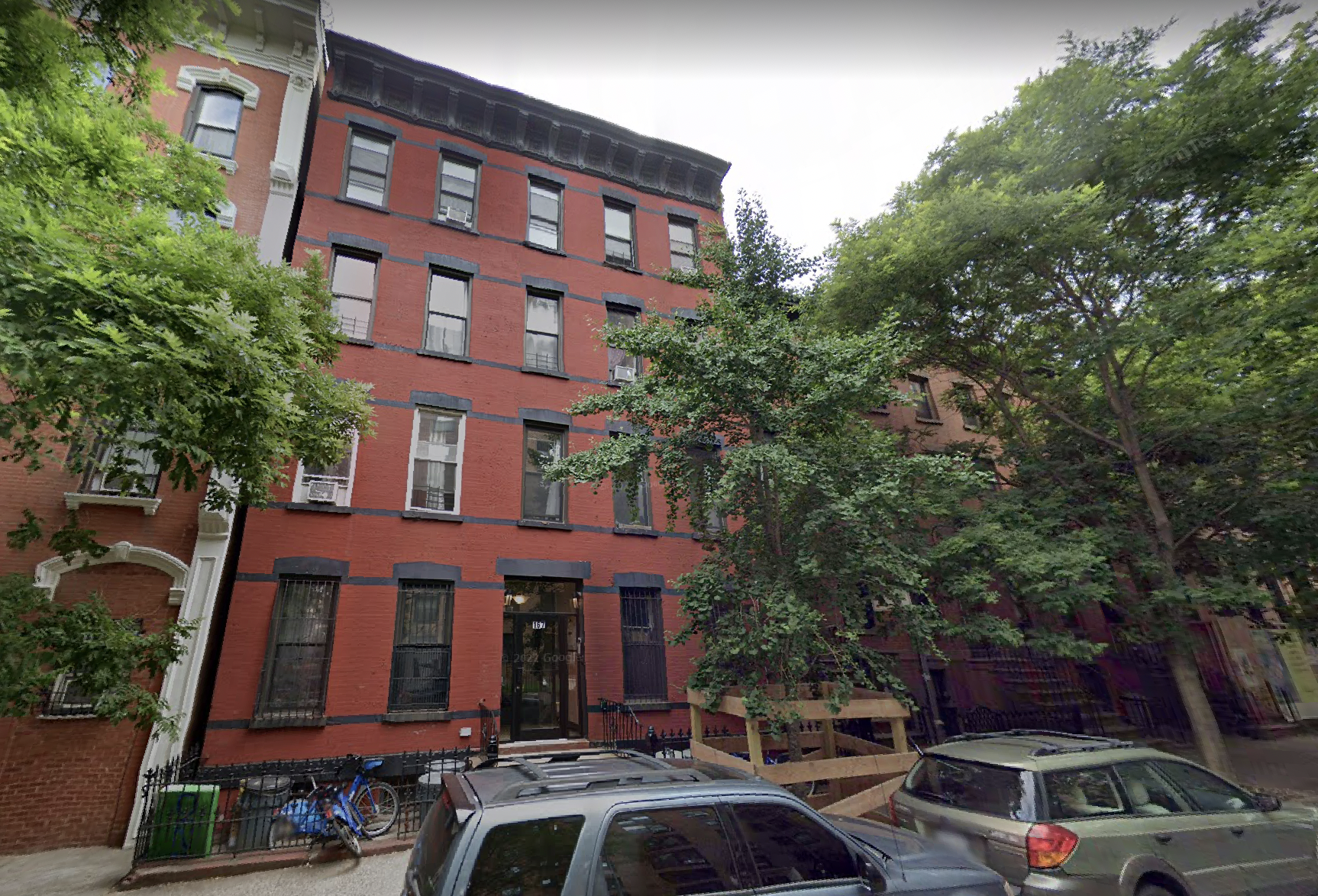 167 Waverly Ave., owned by an entity controlled by Delshah Capital, is one of the buildings on the city's list of properties where tenants have been harassed, according to lawsuits filed by Delshah's DS Brooklyn Portfloio Owner LLC.