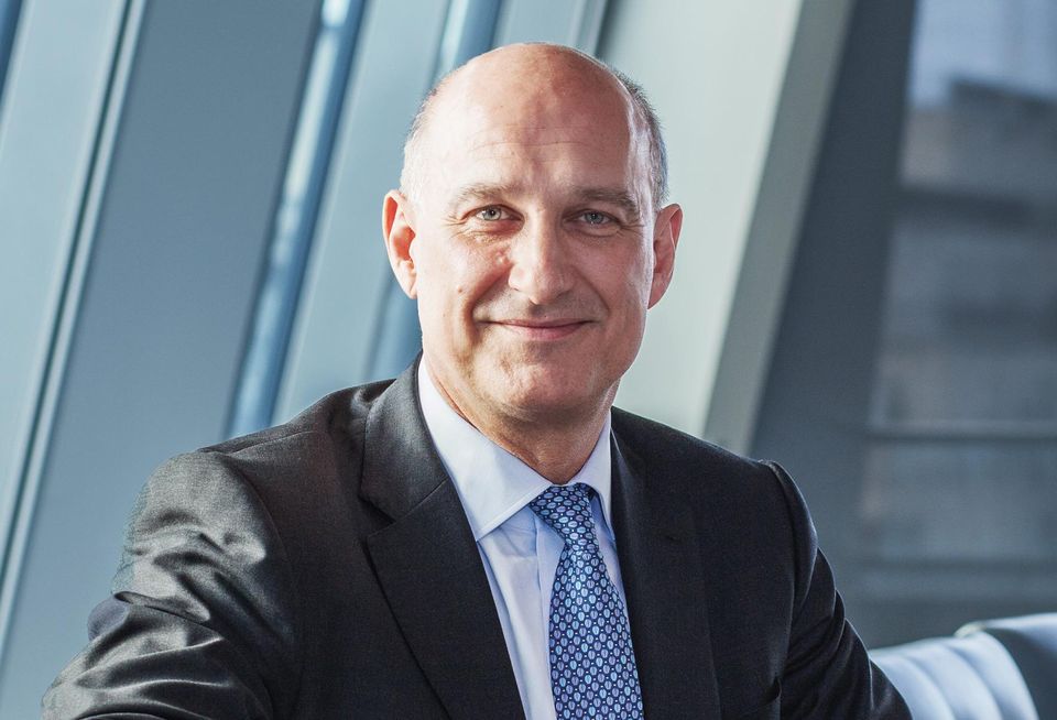 Simon Shaw at Savills headshot