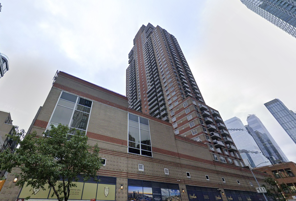 560 W. 43rd St.,