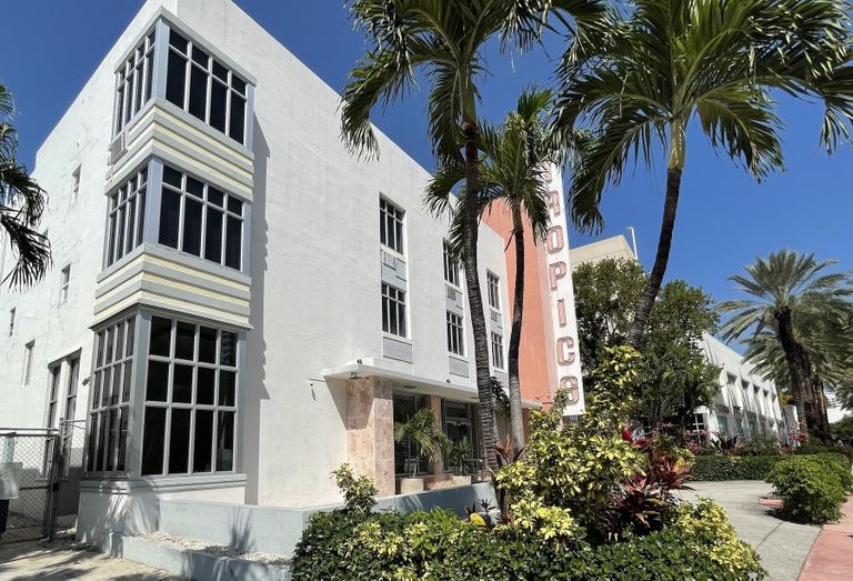 Tropics Hotel 1550 Collins Ave Miami Beach Hotel Turned Short Term Rentals Red Group 