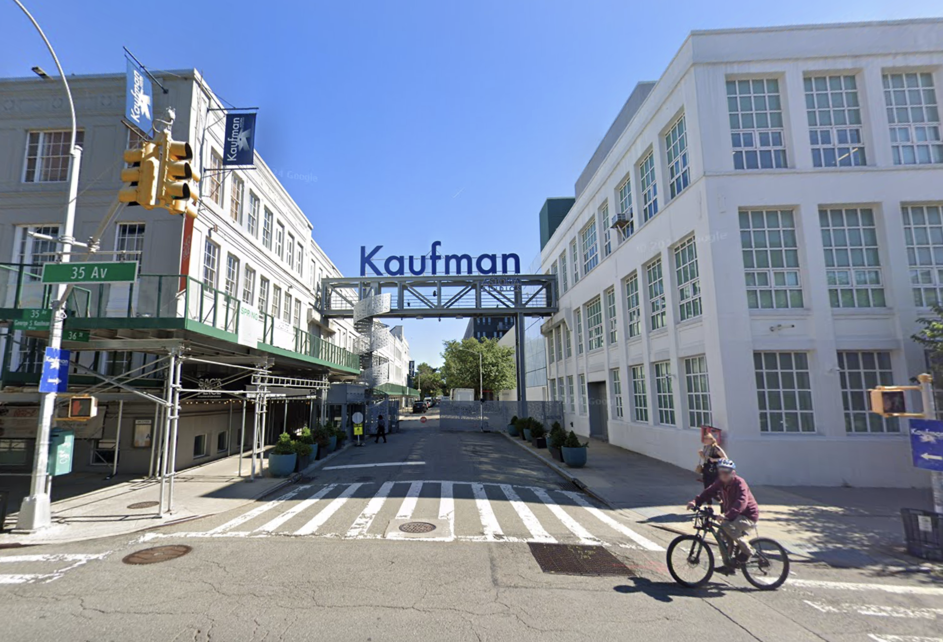 Kaufman Astoria Studios, Deutsche Bank filed a pre-foreclosure suit against owner Hackman Capital in Queens County Supreme Court Friday.