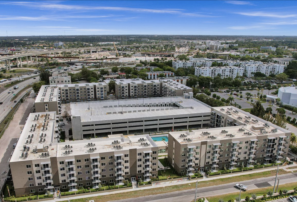 Resia Golden Glades Apartments in Miami