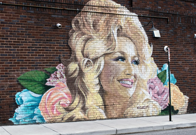 Dolly Parton Leaves Behind A Real Estate 'Empire' She Once Dreamed Of