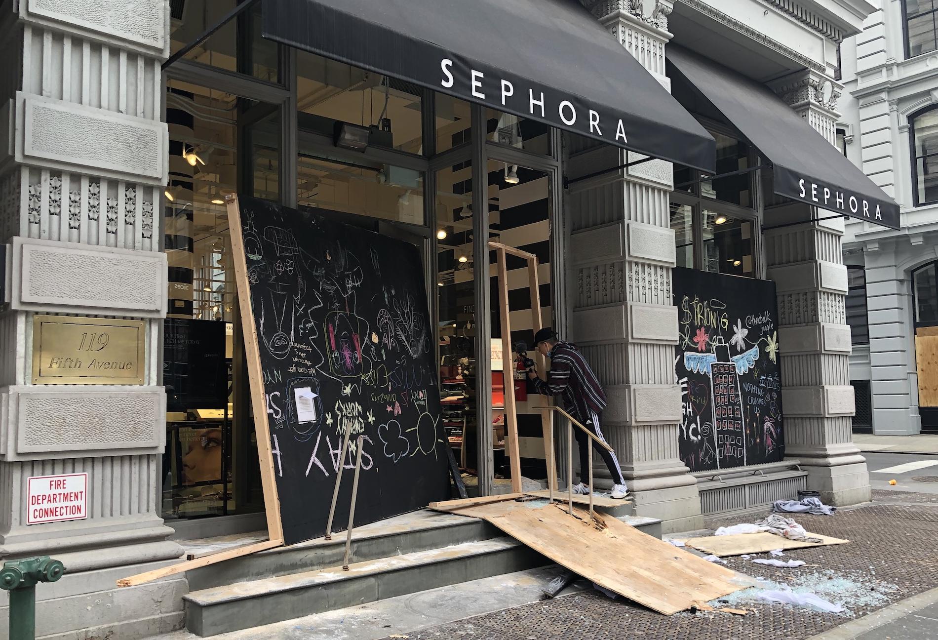 As Looting Spreads Through Manhattan, Retailers Race To Board Up Storefronts