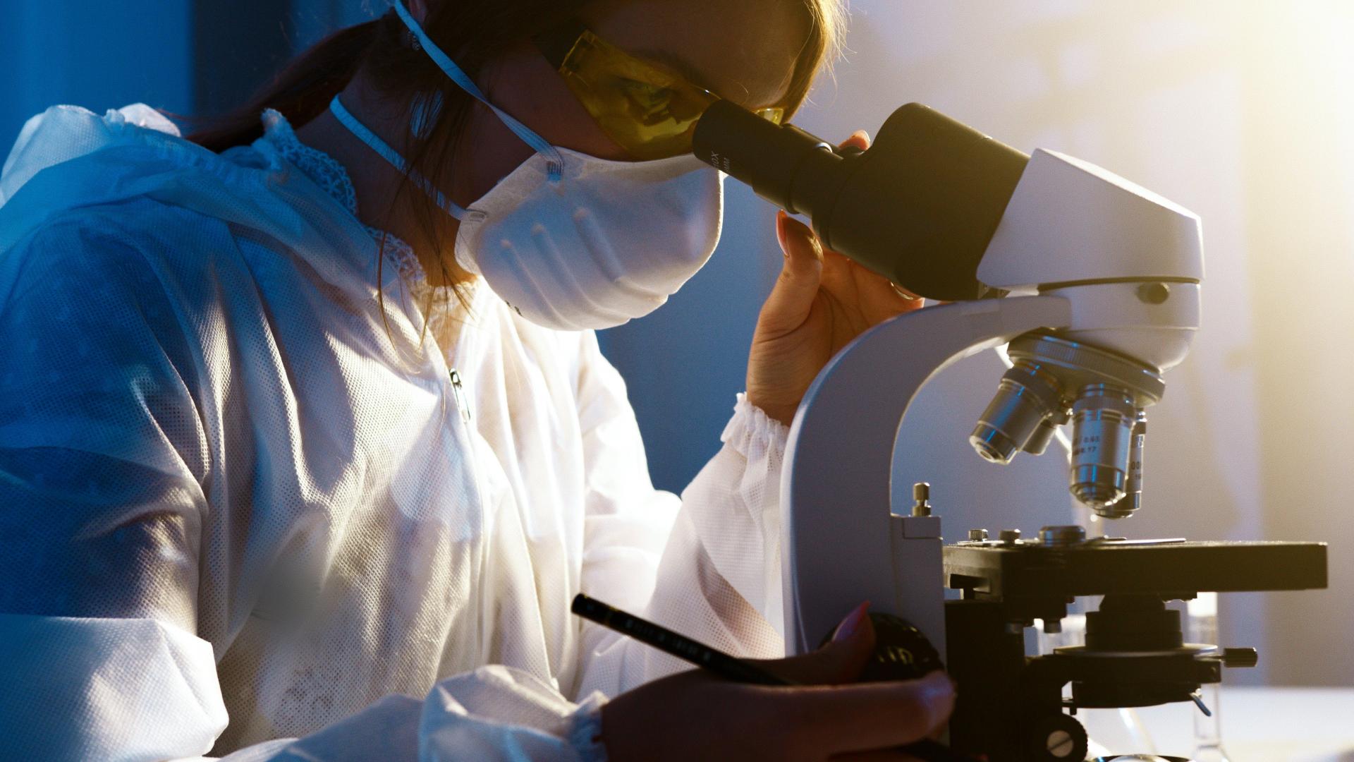 Lab researcher