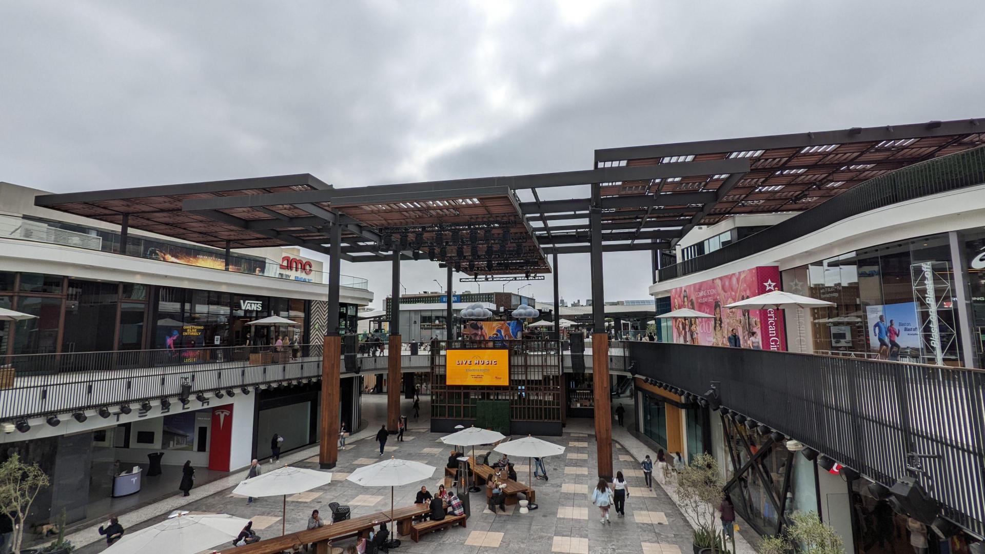 With $925M LA Mall Refi, Unibail-Rodamco-Westfield Signals Staying In U.S. After Planning To Sell