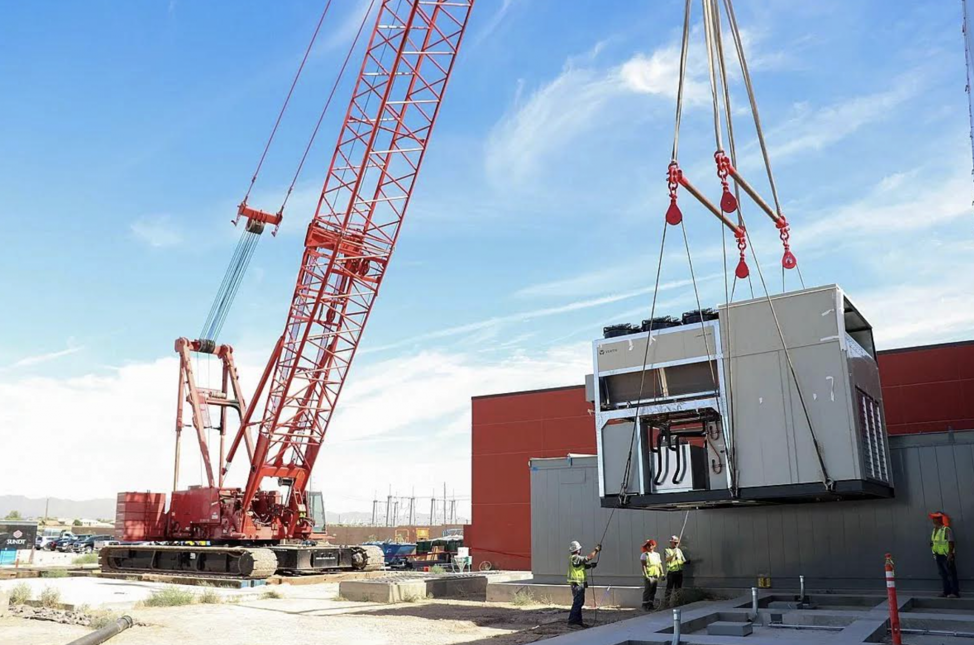 Why Mission-Critical Facilities Projects Require Integrated Crane And Rigging Partners
