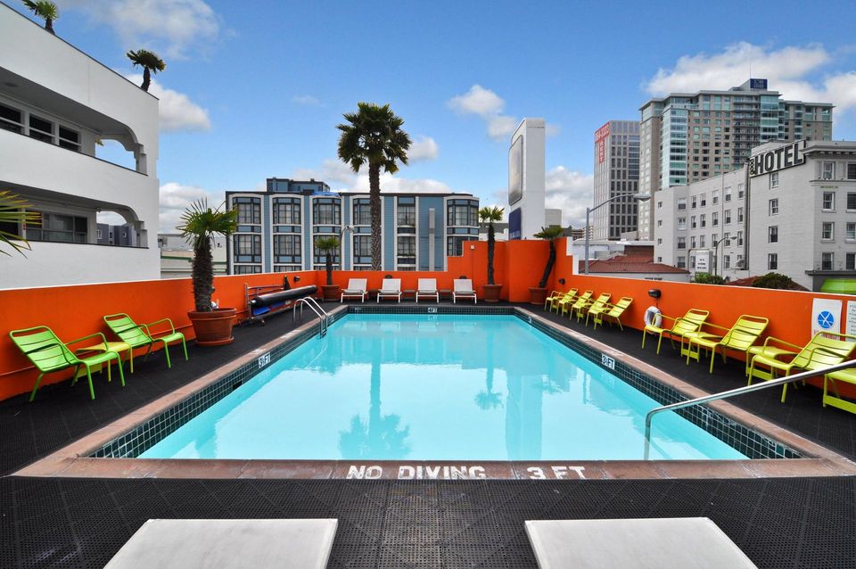 Americania Pool