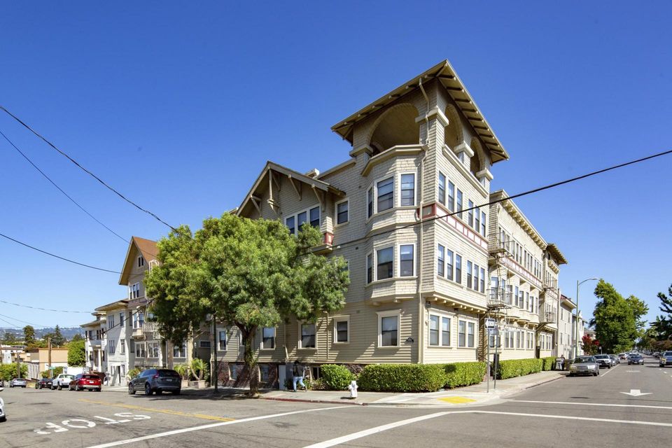 Vue de Lac Apartments Oakland