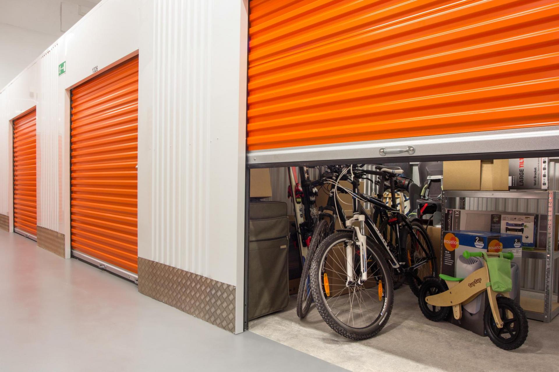self-storage, storage unit