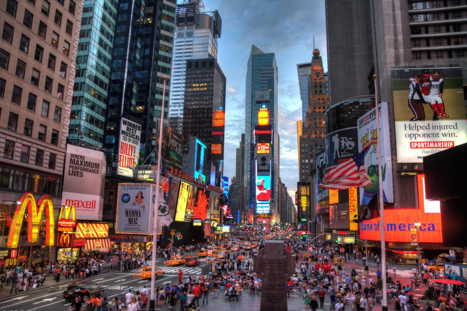 Durst Sues Jamestown, Says Times Square Scaffolding Makes Area 'Ripe For Muggings'