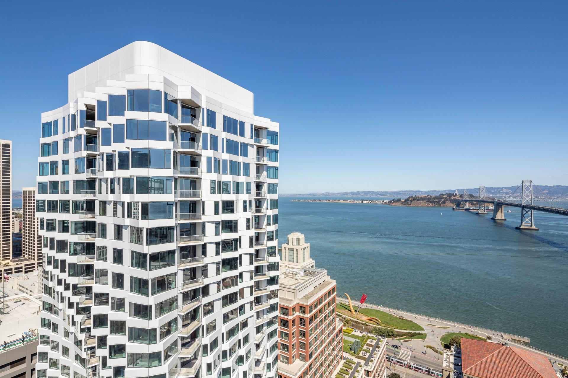 Tishman Speyer's twisting condo tower in Transbay